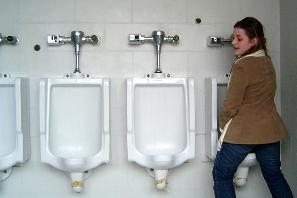 Pee stand