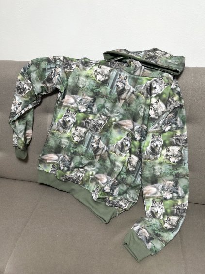 Hoodie mikina "v tieni lesa"