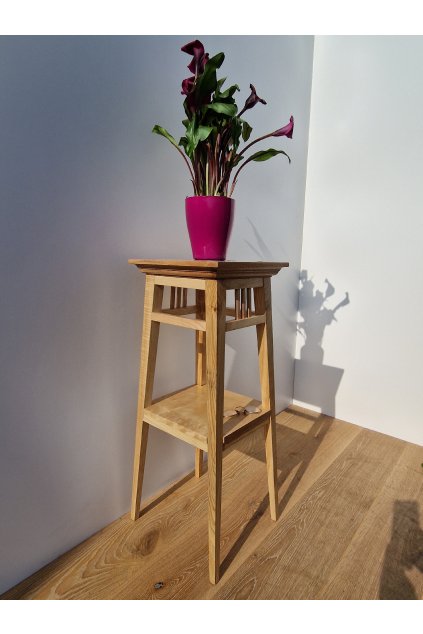 Květinový stolek cvikr design