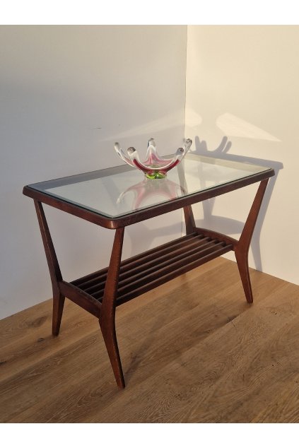 Prosklený konferenční stolek