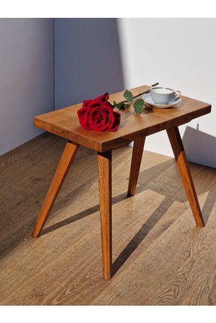 Stoleček dřevěný nízký