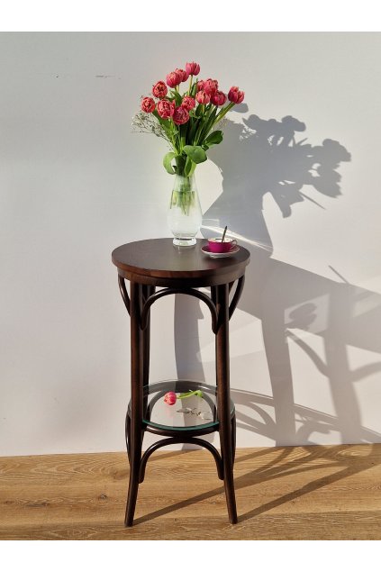 Stolek Ton od Cvikr design