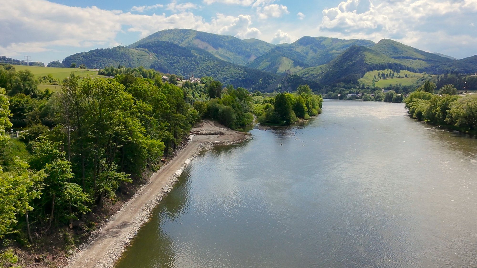 Stavby cyklociest: Vážska cyklomagistrála, Varín – Nezbudská Lúčka