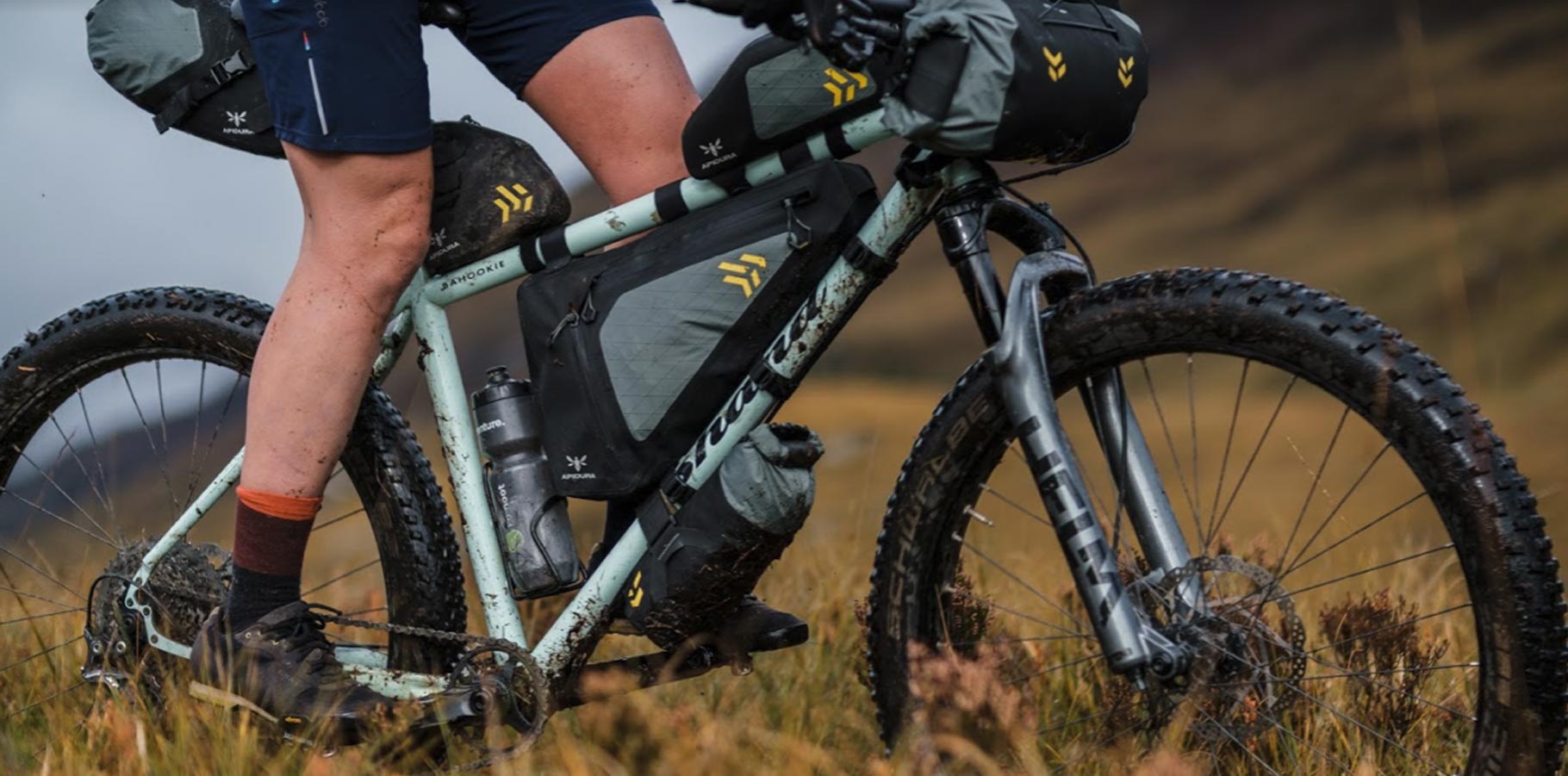 Vylepšené nepromokavé brašny pro bikepacking - Apidura New Backcountry