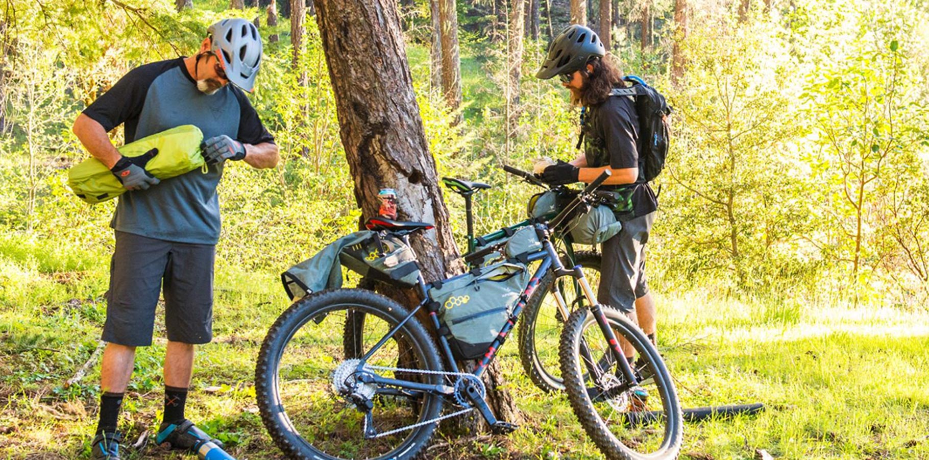 Apidura-bikepacking-expedicni-brasny