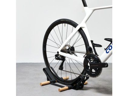 Designový stojan na kolo Tons