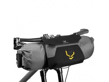 apidura backcountry accessory pocket 4l on bike 2