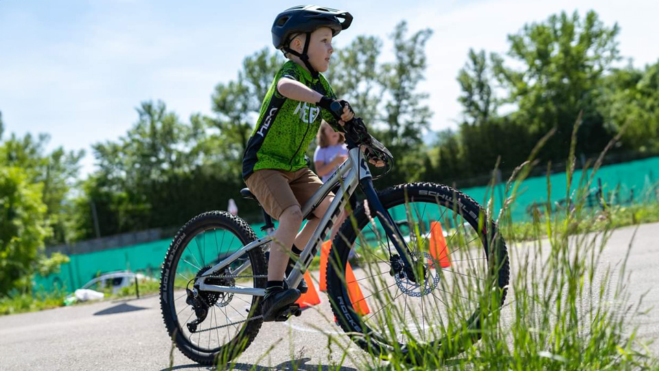 Ako vybrať detský bicykel: Kompletný sprievodca pre správnu veľkosť a bezpečnosť