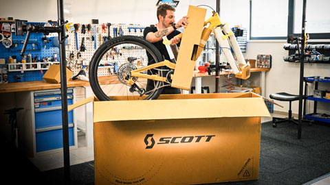 Unboxing Scott Spark RC World Cup Evo 2027: takto skladáme top XC