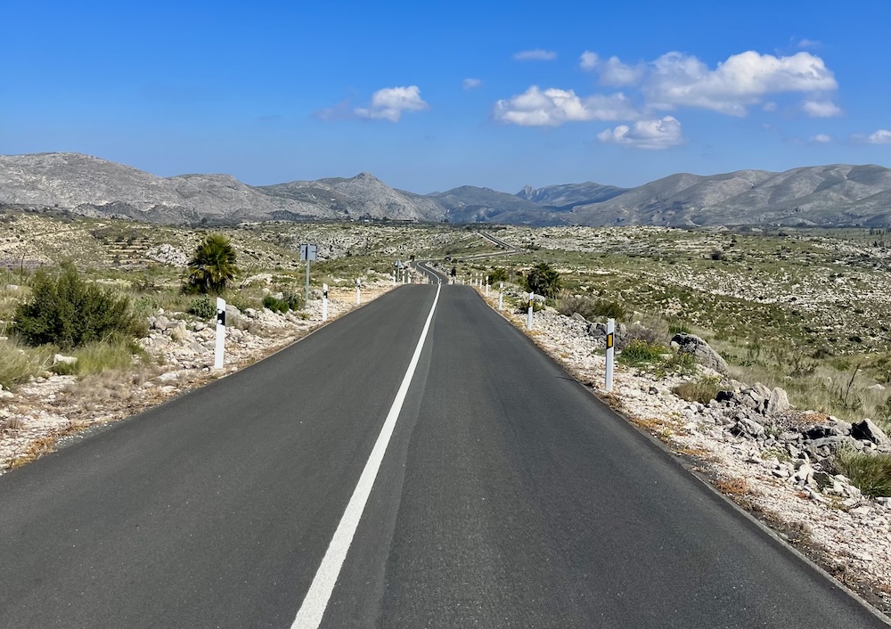 Opustená horská cesta Tollos a Vall d'Ebo na Costa Blanca