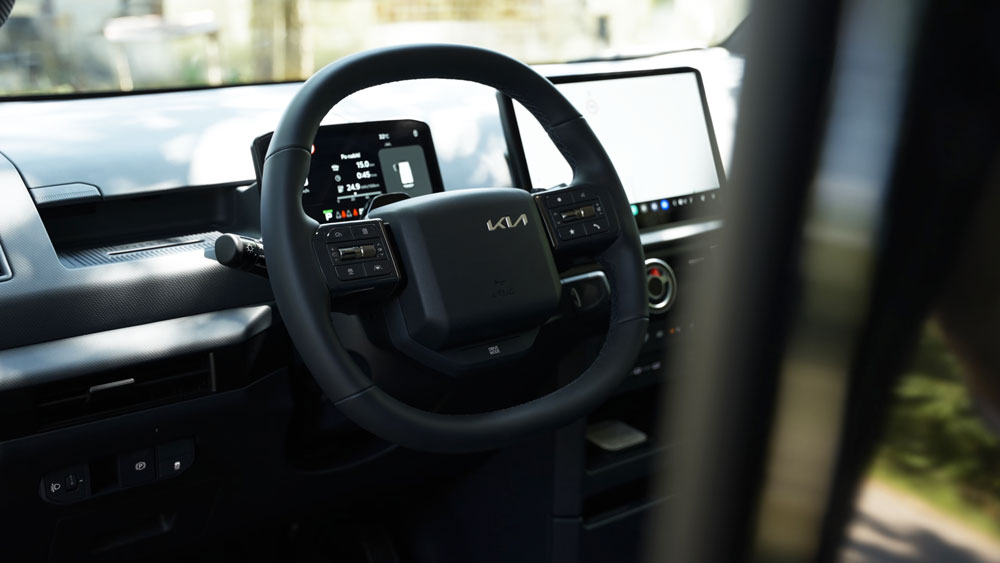 KIA PV5 Passenger - moderná palubná doska a interiér vozidla