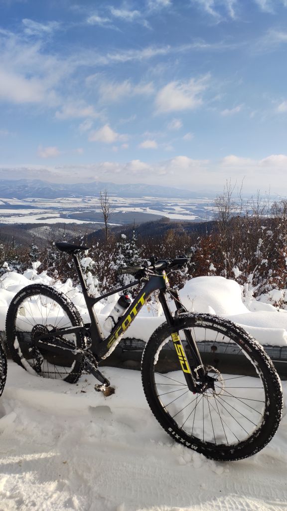 Zimný test horského bicykla Scott Spark RC Team Issue AXS
