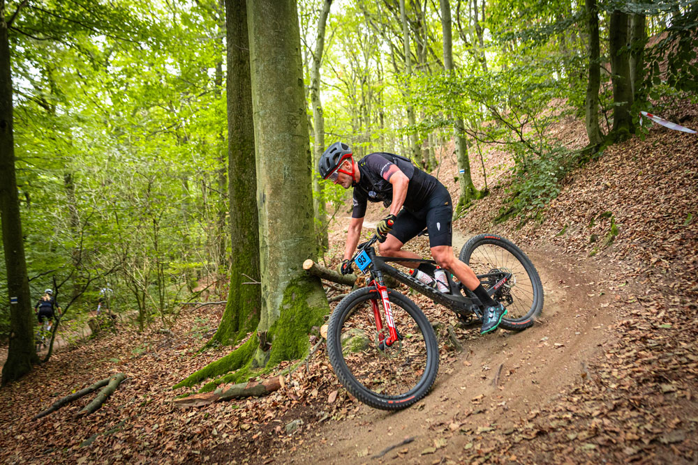 Stano Chorvát na 80 km trati Bratislavského MTB maratónu 2026