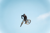 Tipos Bikefest 2026 - skok cez packed trail