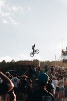 Bikefest 2026 - jazdec v rýchlej zákrute
