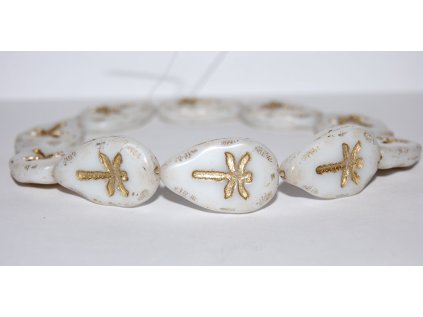 Dragonfly on the leaf