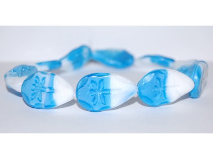 Dragonfly on the leaf