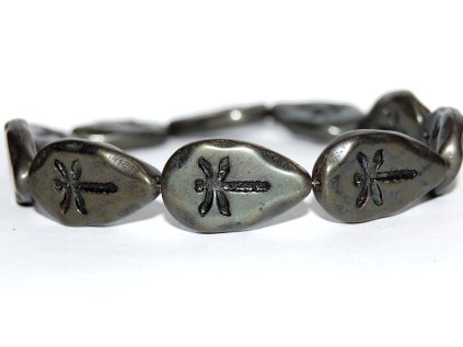 Dragonfly on the leaf