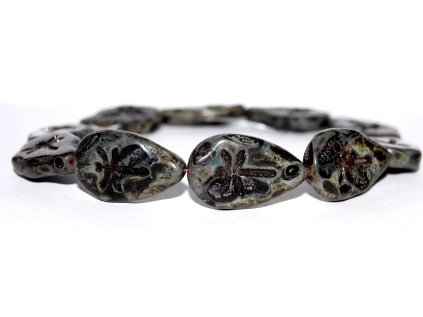 Dragonfly on the leaf