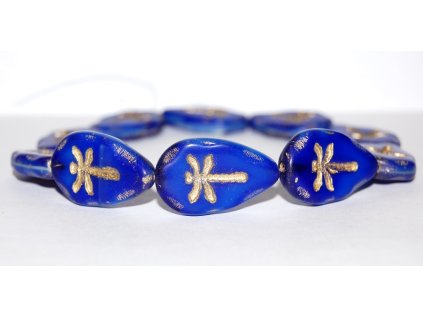 Dragonfly on the leaf