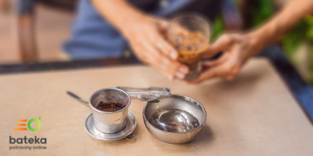 Vietnamská překapávaná káva - skvělá teplá, osvěžující ledová