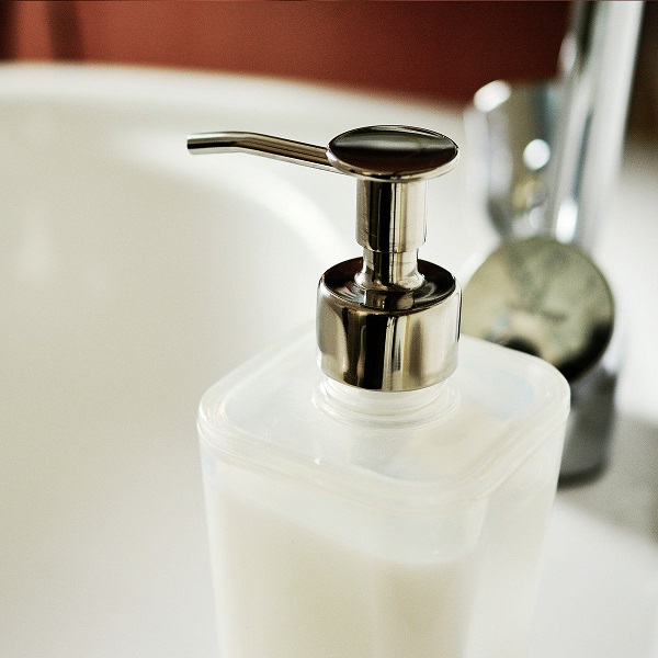 Bezpečnostní prvky do koupelny se hodí nejenom starším lidem