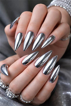 Striebro (CI 77820) v produktoch na nechty: Čo by ste mali vedieť