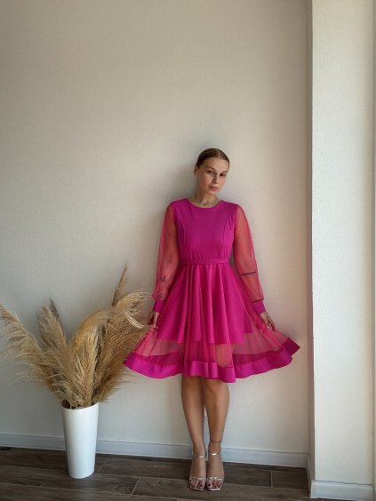 RUŽOVÉ ŠATY - MERLIN