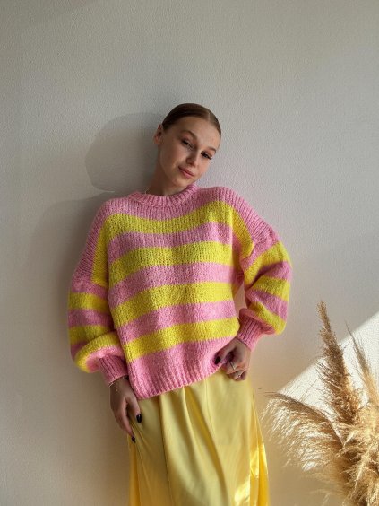 Sveter s pruhovaným vzorom - AURORA - RUŽOVÁ