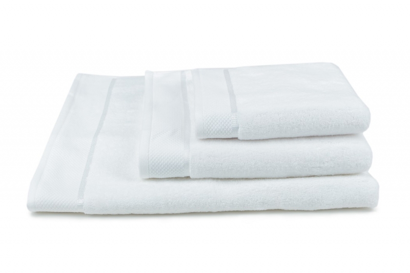 Osuška Star 70x140 cm bílá