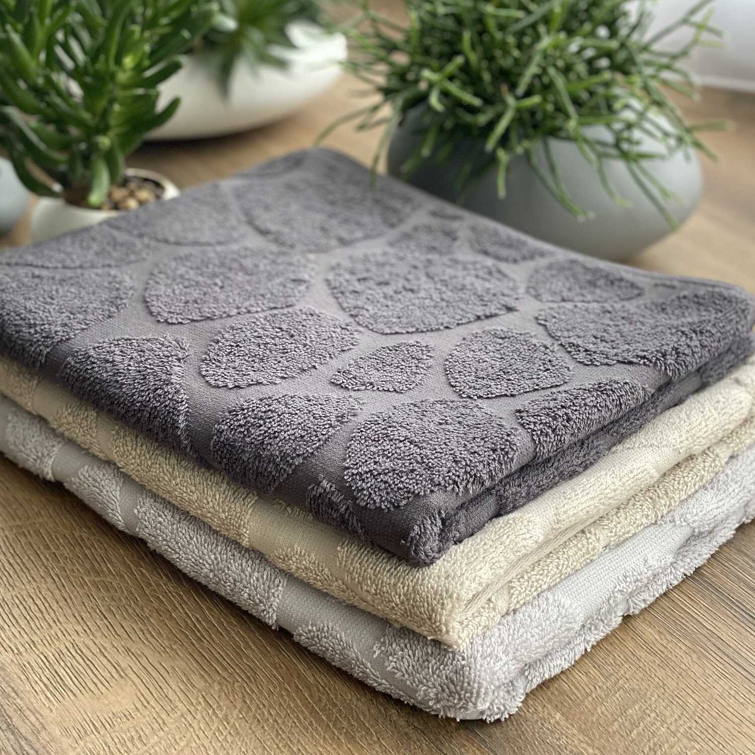 Osuška Kámen tmavě šedá 70x140 cm