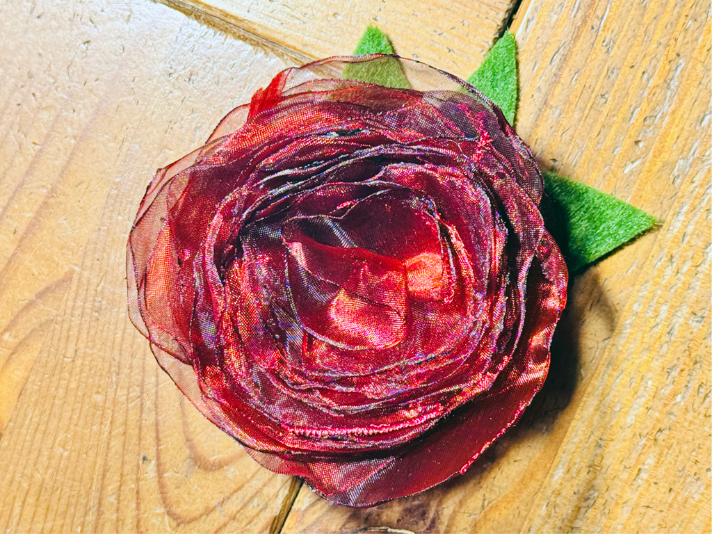 Jak si vyrobit  brož - růži z organzy