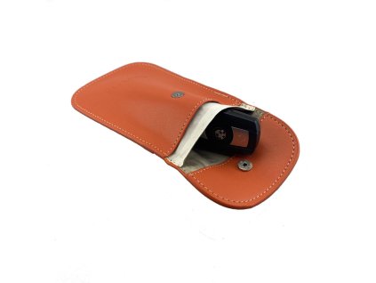 daklos kozene pouzdro blokujici signal na klice od auta telefon a karty hnede