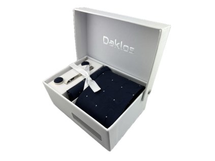 luxusni set tmave modry vzor s kostickami kravata kapesnicek do saka manzetove knoflicky kravatova spona v darkovem baleni