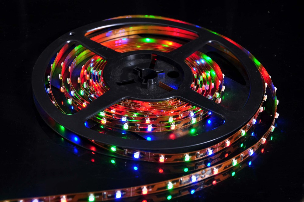 Technet Barevný RGB LED pásek 5 metrů Barva: Barevný