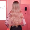 Dlouhá starorůžová paruka Amber s tmavými kořínky a ofinou