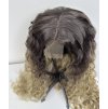 781 4 blond kudrnata paruka carmen s tmavymi korinky a se sitkou lace front