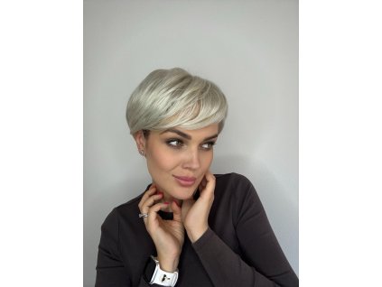 Blond krátká paruka z pravých a umělých vlasů Melany