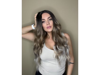 Světle hnědá dlouhá paruka Betty vlnitá