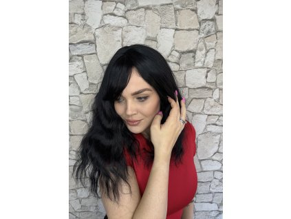 Elegantní černá paruka Raven s ofinou