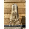 Vlnitá blond paruka Laura se síťkou (4)