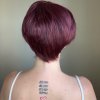 Krátká vínově fialová paruka z pravých a umělých vlasů
