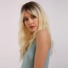 Blond vlnitá paruka Marina s tmavými kořínky