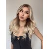 Zářivá blond paruka Caroline se síťkou (lace front)