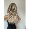 Zářivá blond paruka Caroline se síťkou (lace front)