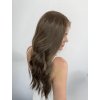 Dlouhá oříškově hnědá paruka Jenna se síťkou (lace front)