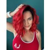 Atraktivní červená paruka s černými kořínky a se síťkou (lace front)