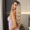 Dlouhá vlnitá paruka Sierra v elegantní přechodové blond barvě