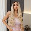 Dlouhá vlnitá paruka Sierra v elegantní přechodové blond barvě