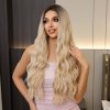 Dlouhá vlnitá paruka Sierra v elegantní přechodové blond barvě